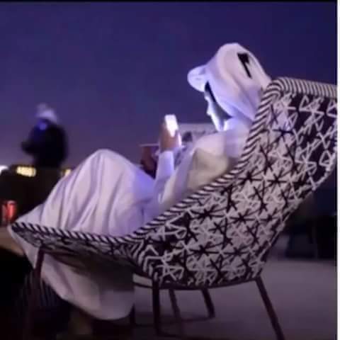 Abdu23x's tweet photo. طال انتظاري والوله يحرق الجوف.. 
 والصبر ما يطفي من البعد ناري  
  اكتم شعور الشوق واصارع الخوف
 وفي داخلي نهر من الهم جاري..
 اضحك ولحن الحزن بالصدر معزوف.. 
ودمعي حبسته لا يبين انهياري https://t.co/HjlpDaq5T4