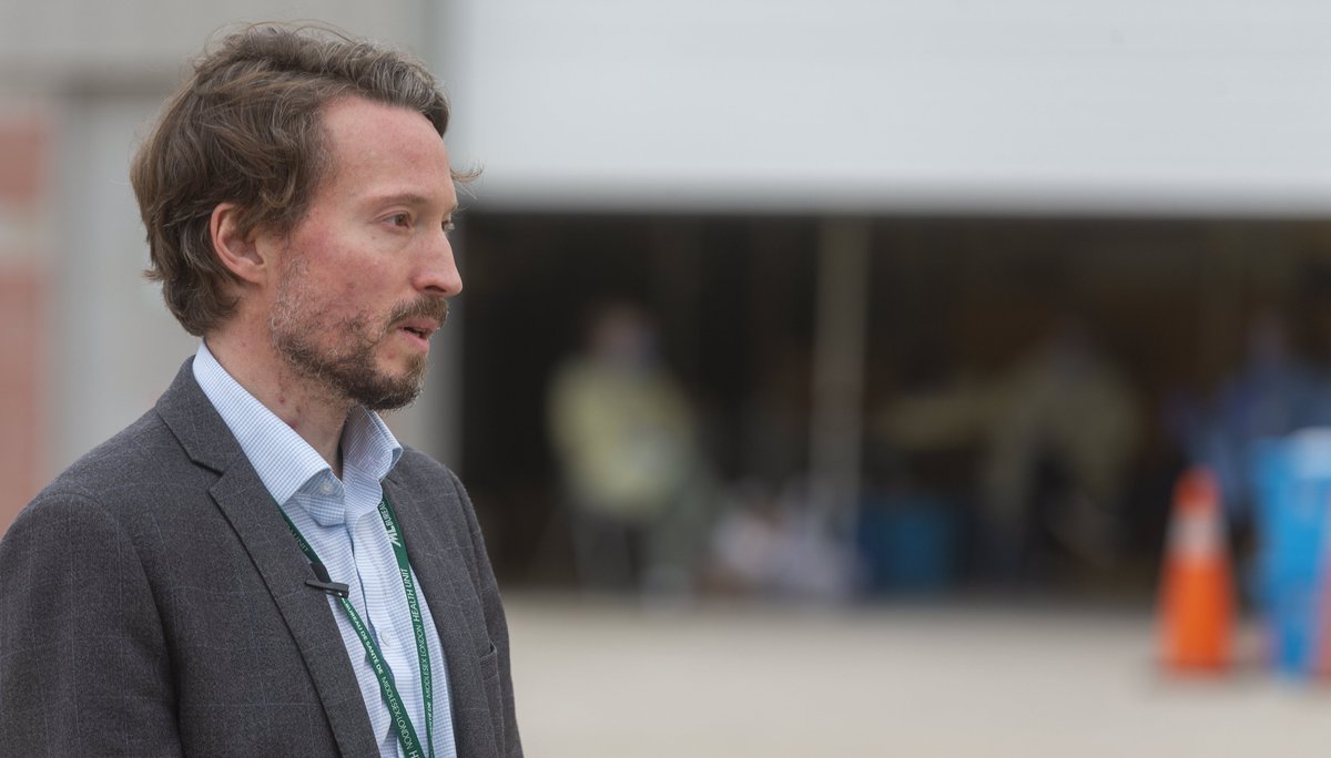 LFPress's tweet photo. “I can’t make this any clearer . . . It is time to stay home and only go into the community for the essentials.” - Middlesex-London Health Unit medical officer of health @Healthmac, as #coronavirus deaths in Southwestern Ontario climb to nine. https://t.co/C7HgM0gJ2r #ldnont https://t.co/dOgusY9Ma5