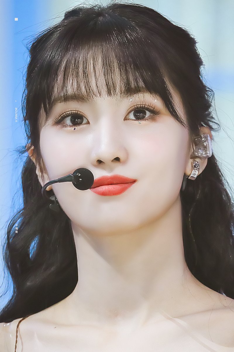 V_Pintor__'s tweet photo. #AprilFoolsDay #SANA #MOMO #TWICE 

Just for today~Happy April Fool’s Day https://t.co/Fm1jT6J8Qa