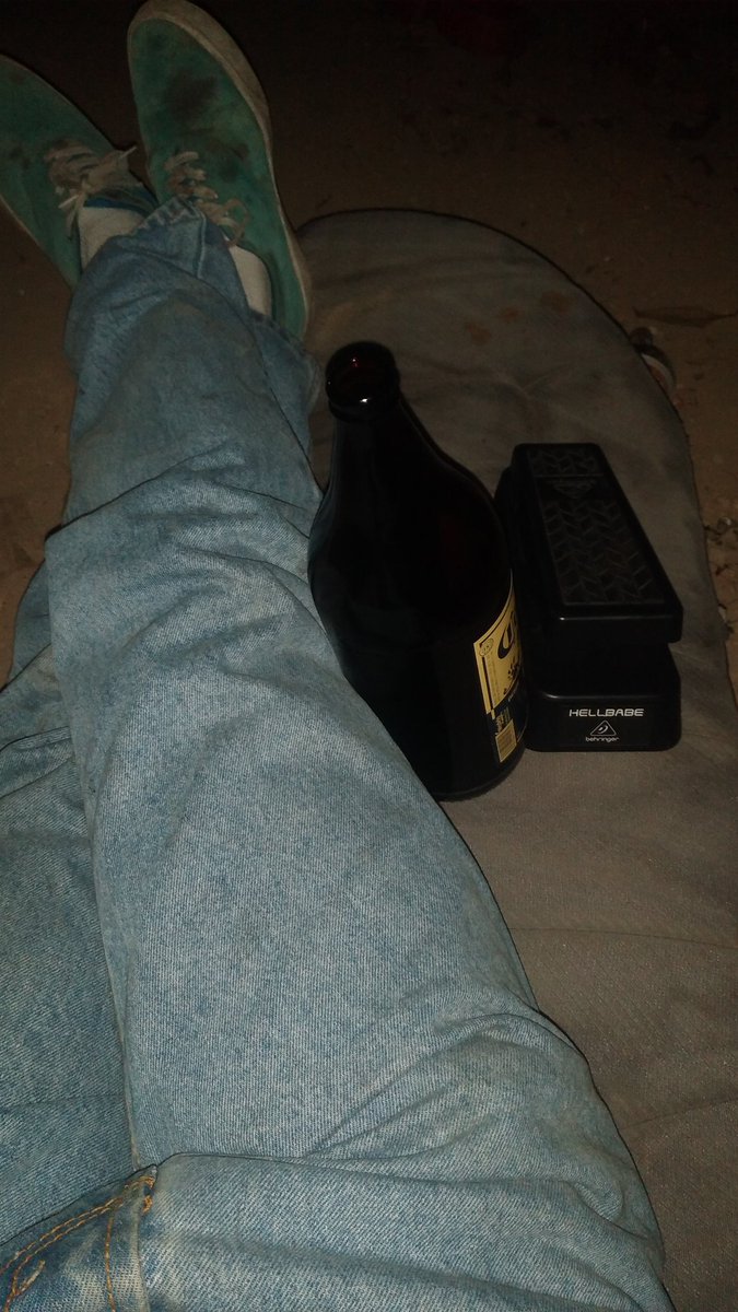 bennetts450's tweet photo. Hola 
Pues acá 
En el sereno 
Nótese 
La mancha de la palanca de velocidades 
Mañana a 
Lavar y desinfectar 
Los 
#dateplay 
Y 
Conseguí mi primer 
Pedal de 
Guitarra 
Espero 
Poder 
Presumir les 
Con un buen 
Blues 

#Rdsn 
Enjoy 
Manténganse 
Salvos 
#Felizmartes https://t.co/PvMxdhassT