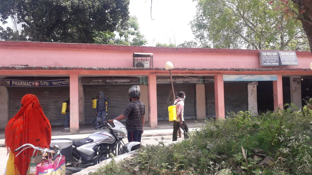 DSPSAIL1's tweet photo. SAIL,DSP sanitizes Tansen Market/Tagore House/Aurobinda PS/DSP Hospital wards/Bzone Maint./nearby markets on 31.03.20 #HarKaamDeshKNaam #IspatiIrada #CoronaStopKaroNa #IndiaFightsCorona #StayAtHome #StayHomeStaySafe
@narendramodi
@dpradhanbjp
@fskulaste
@SteelMinIndia
@SAILsteel https://t.co/FwPWZfwQTe