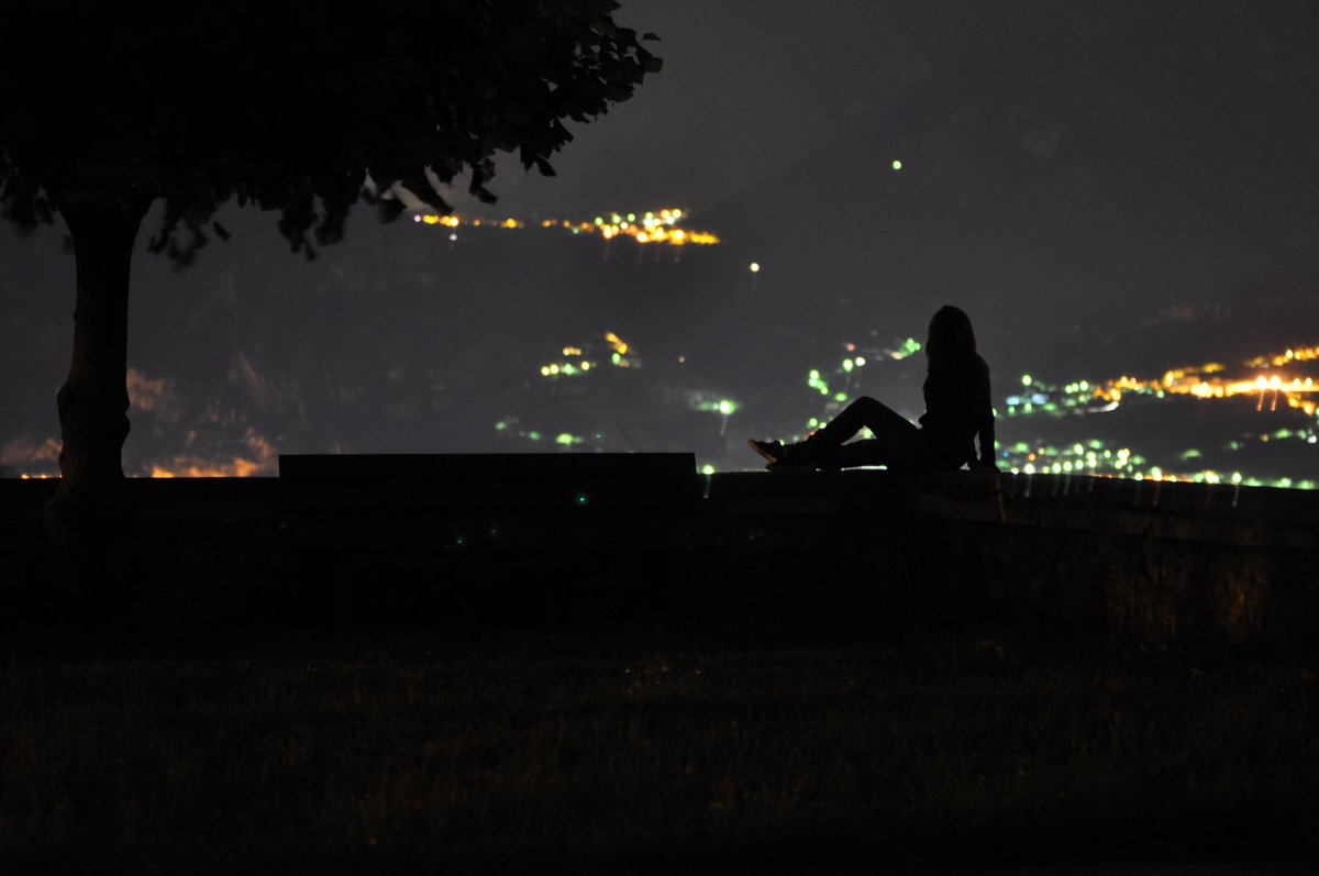 #Telefonami vs #COVID19italia
La foto di Pamela Rovaris (MI-BG) introduce un nuovo personaggio mentre sui muri della città scorrono le parole di Claudio Galli (FI) 🌝
Continuate a inviare testi e immagini 📃🖼️
#prontissimi TUTTA LA STORIA: dailybest.it/libri/nasce-te…