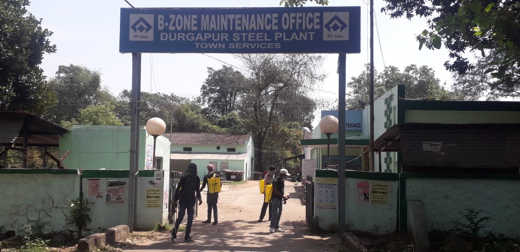 DSPSAIL1's tweet photo. SAIL,DSP sanitizes Tansen Market/Tagore House/Aurobinda PS/DSP Hospital wards/Bzone Maint./nearby markets on 31.03.20 #HarKaamDeshKNaam #IspatiIrada #CoronaStopKaroNa #IndiaFightsCorona #StayAtHome #StayHomeStaySafe
@narendramodi
@dpradhanbjp
@fskulaste
@SteelMinIndia
@SAILsteel https://t.co/FwPWZfwQTe