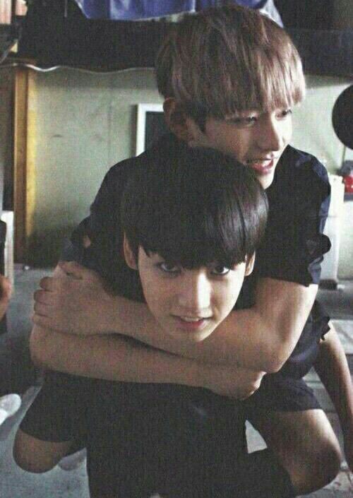 bunbunkoo's tweet image. they seem really close ☺️🥺 #DebutWithBTS #DEBUTBTS #BackTo2013