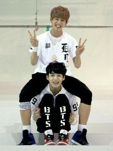 bunbunkoo's tweet image. they seem really close ☺️🥺 #DebutWithBTS #DEBUTBTS #BackTo2013