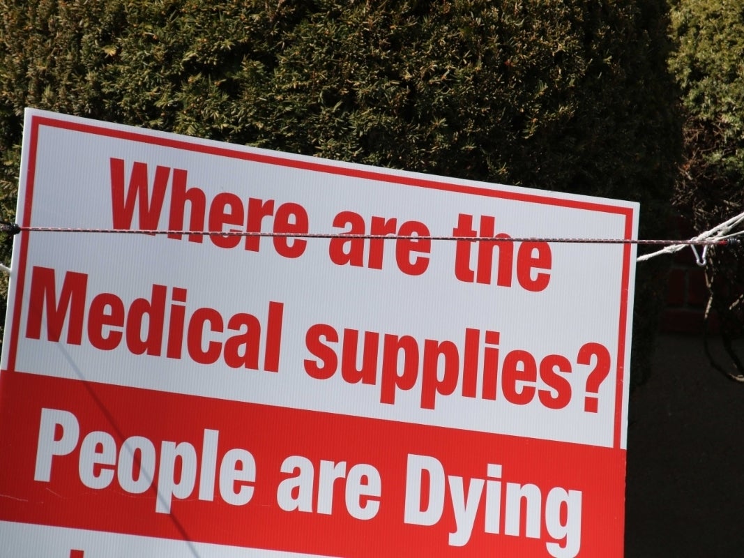 Coronavirus: Warren Accused Feds Of Taking MA Medical Supplies dlvr.it/RSwD5w