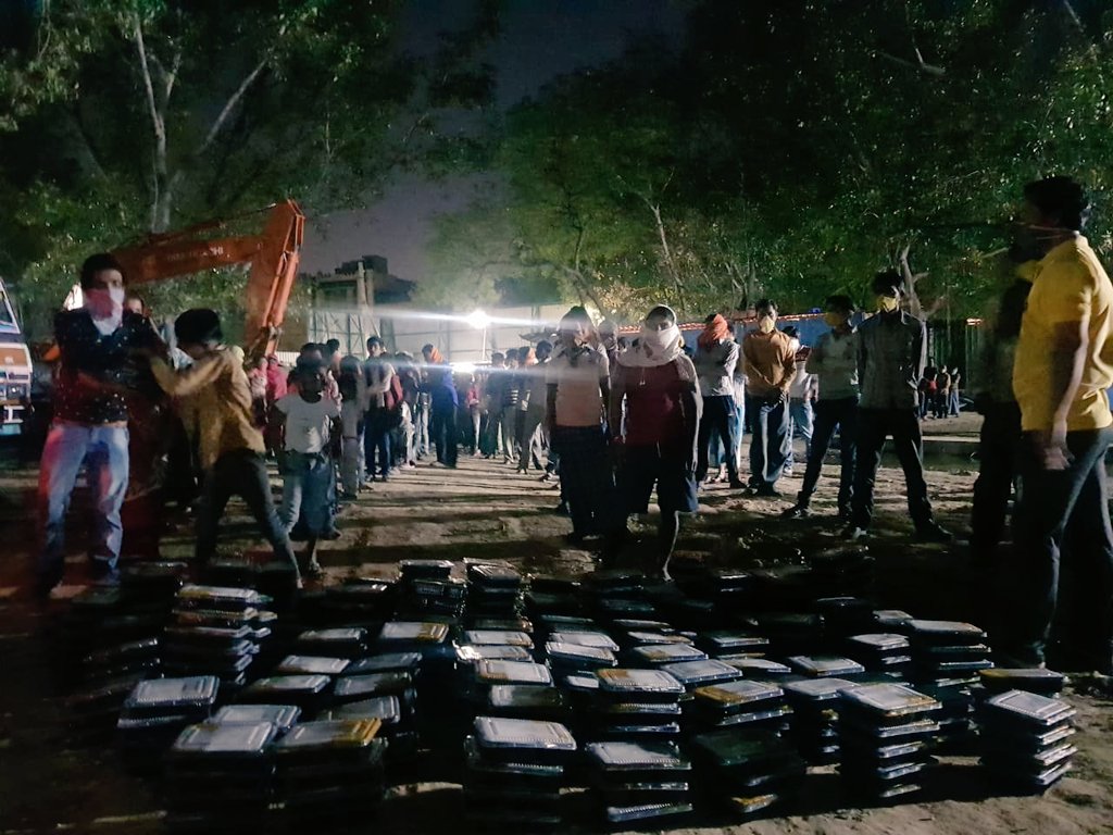 PRFind's tweet photo. Today we have initiated with association of @savechildbeggar distributed 500 food packs to underprivileged people in Karol Bagh.

Thank you so much @M_Lekhi Didi👏
Team #PRF will continue distributing the food in different areas of #Delhi during the period of #LockdwonInIndia 🇮🇳 https://t.co/A1G754PYQP