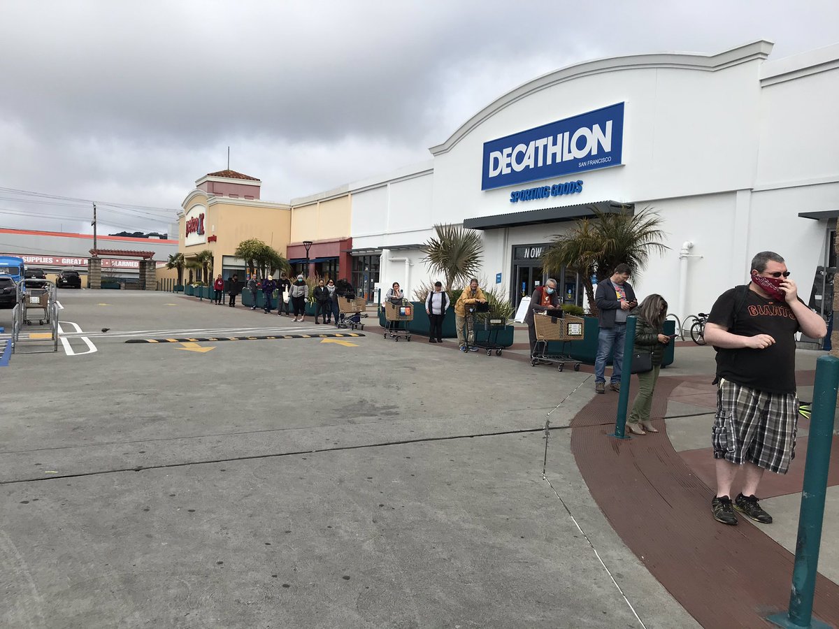 sparkelle's tweet photo. The lines at grocery stores are getting impossibly long at every time of day. I don’t know how essential workers with limited time can manage to shop 🙁 I give front cuts to the elderly. https://t.co/ce1Xe9Zmwq