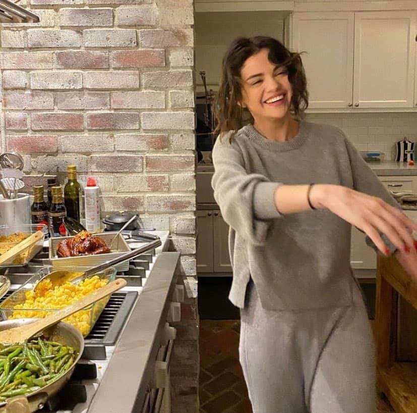 pzttinson's tweet photo. look how happy she is 🥺 https://t.co/apQG059HXm