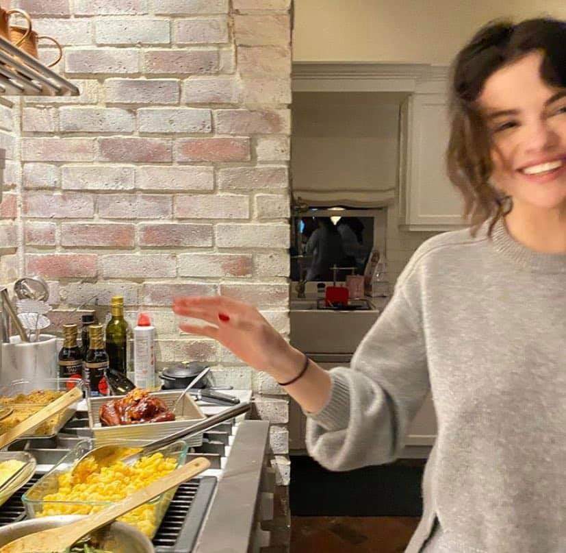 pzttinson's tweet photo. look how happy she is 🥺 https://t.co/apQG059HXm