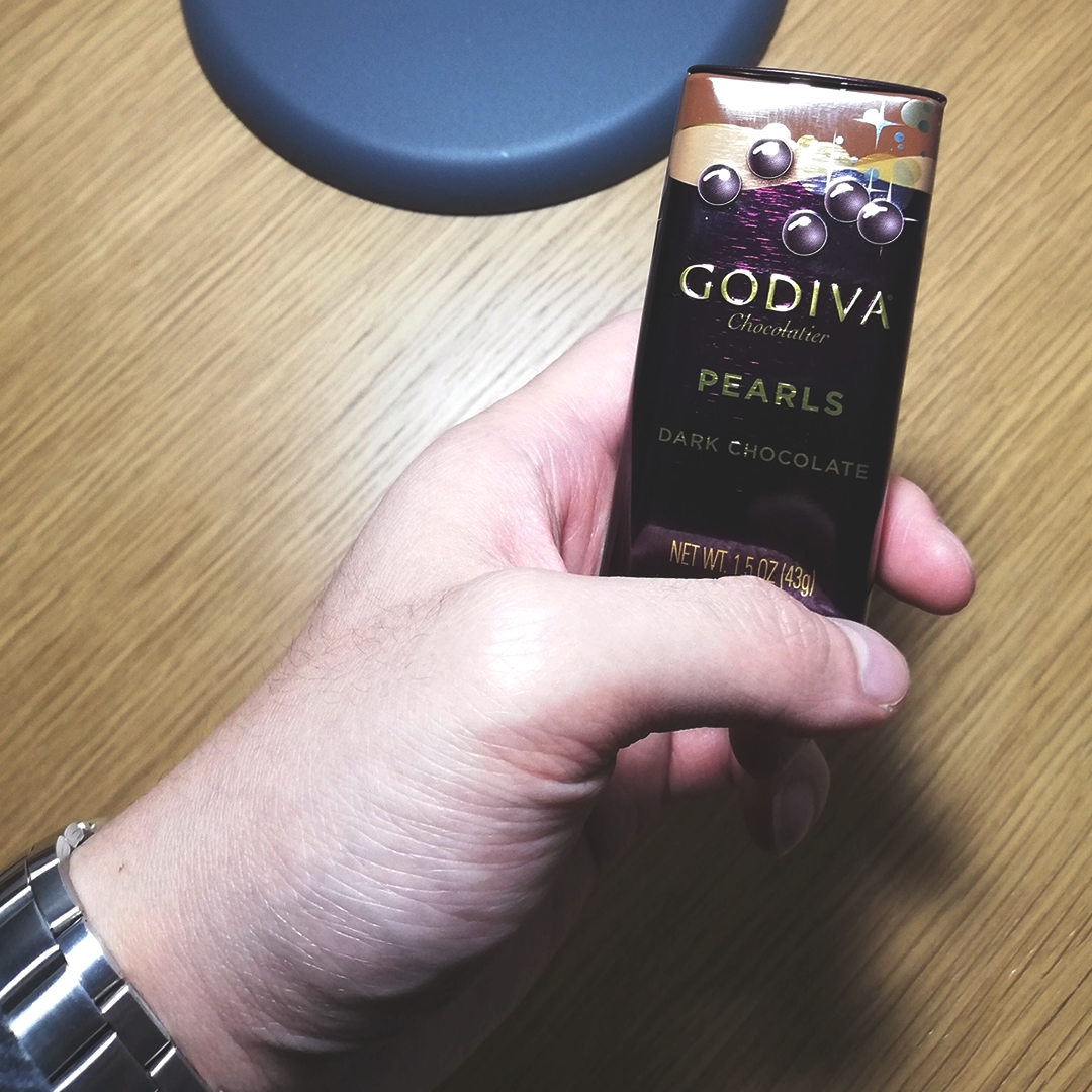 mrprojectsam's tweet photo. These #DarkChocolate pearls from #Godiva were so #addictive. They were so good I have to recommend them 😄.

#bloggerlife #blogger #motivation #solopreneur #entrepreneur #travelblogger #digitalnomad #liveyourbestlife https://t.co/YUPeEQihAb
