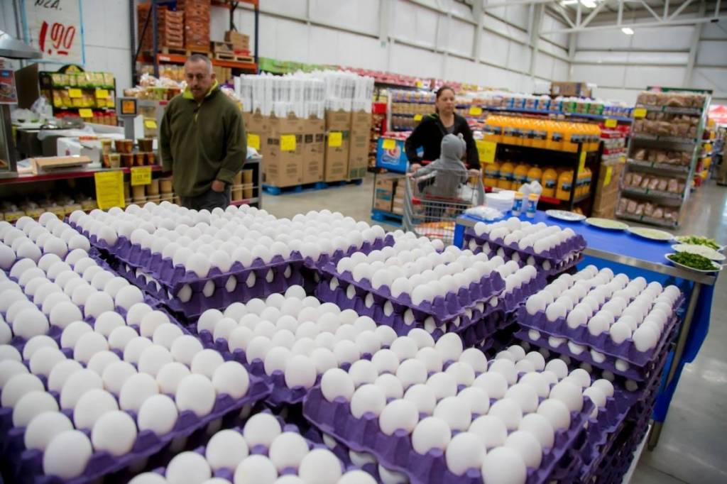 Noticaribe's tweet photo. ADVIERTE PROFECO: Multas de hasta 3 millones a quien suba precios de maíz, frijol y huevo https://t.co/ZbGJBiEYGI https://t.co/GuCpXoU9tj