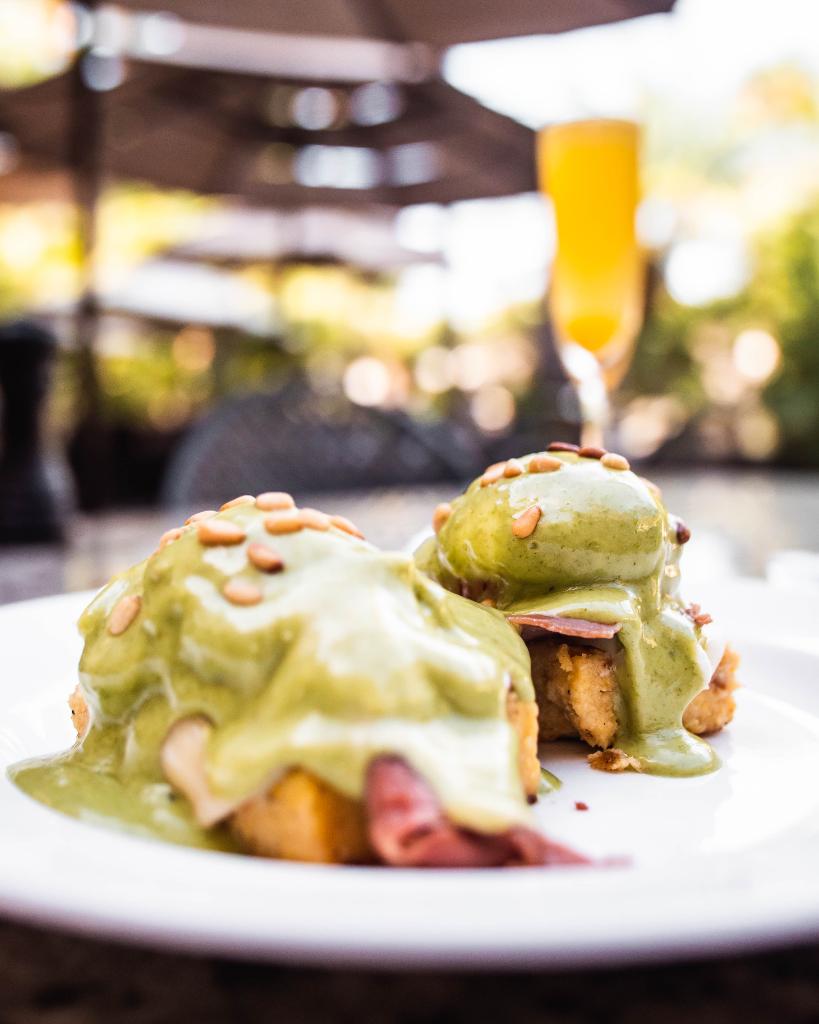 ResidencesHI's tweet photo. Breakfast never looked so good 😎 😍 Longhi's Wailea

Longhi's, along with all The Shops at Wailea can be accessed through our exclusive gate at Wailea Beach Villas.

#makeourdestinationyours #longhis #eggsbenedict #waileabeachvillas #hawaii #wailea #makena https://t.co/DkxTy9iKqp