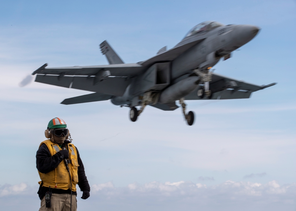 USNavy's tweet photo. Coming in hot!

#USSGeraldRFord (CVN 78) conducts flight operations while underway earning qualifications in the Atlantic Ocean. Gerald R. Ford is a first-in-class aircraft carrier and the first new aircraft carrier designed in more than 40 years. #ForceToBeReckonedWith https://t.co/44akhNM6mK