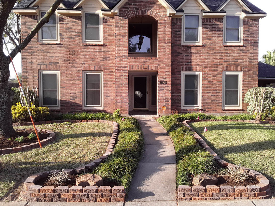 LiederLandscap1's tweet photo. Flower beds are a perfect centerpiece to add that special touch to your garden. #FlowerBed https://t.co/QkSII8F9Zx https://t.co/R5apZJSBrl