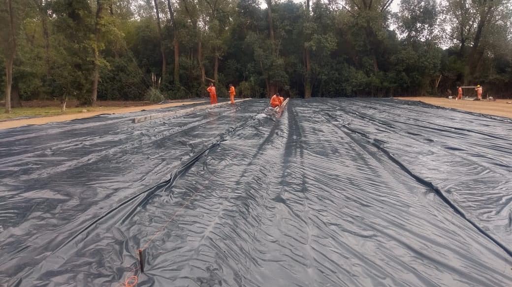 marielfmoreno1's tweet photo. .@gkatopodis, Ministro de Obras Públicas de la Nación, visitó la obra del Hospital Modular en Cuartel V.

Pronto nuestras vecinas y vecinos podrán contar con una unidad sanitaria más. Seguimos trabajando por la salud de todas y todos. https://t.co/eLuB6ZZdO3