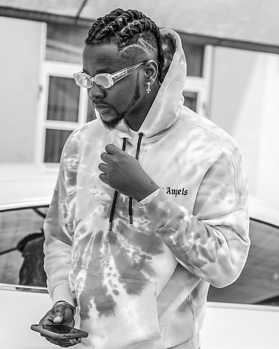 Devincii_'s tweet photo. retweet for kizz daniel and likes for burna https://t.co/J6BIQagRPL