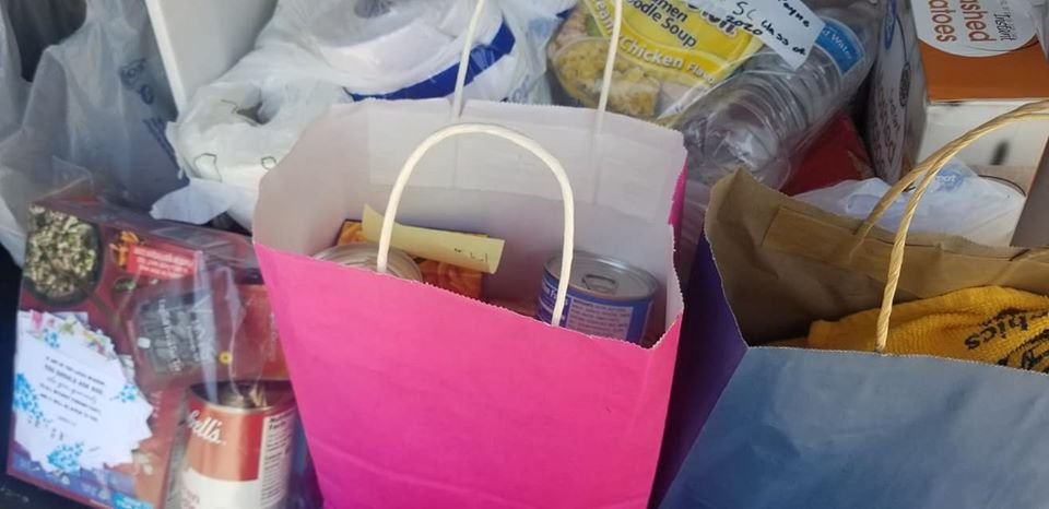 MariaLegere's tweet photo. Class of 2020 always willing to help . I asked for donations for #TeenandAdultChallenge and with out hesitation they brought me all these groceries and wrote notes for the residents . #Buffsgivingback @SamuelClemensHS @scbuffalostrong https://t.co/jVQcLwTMv4