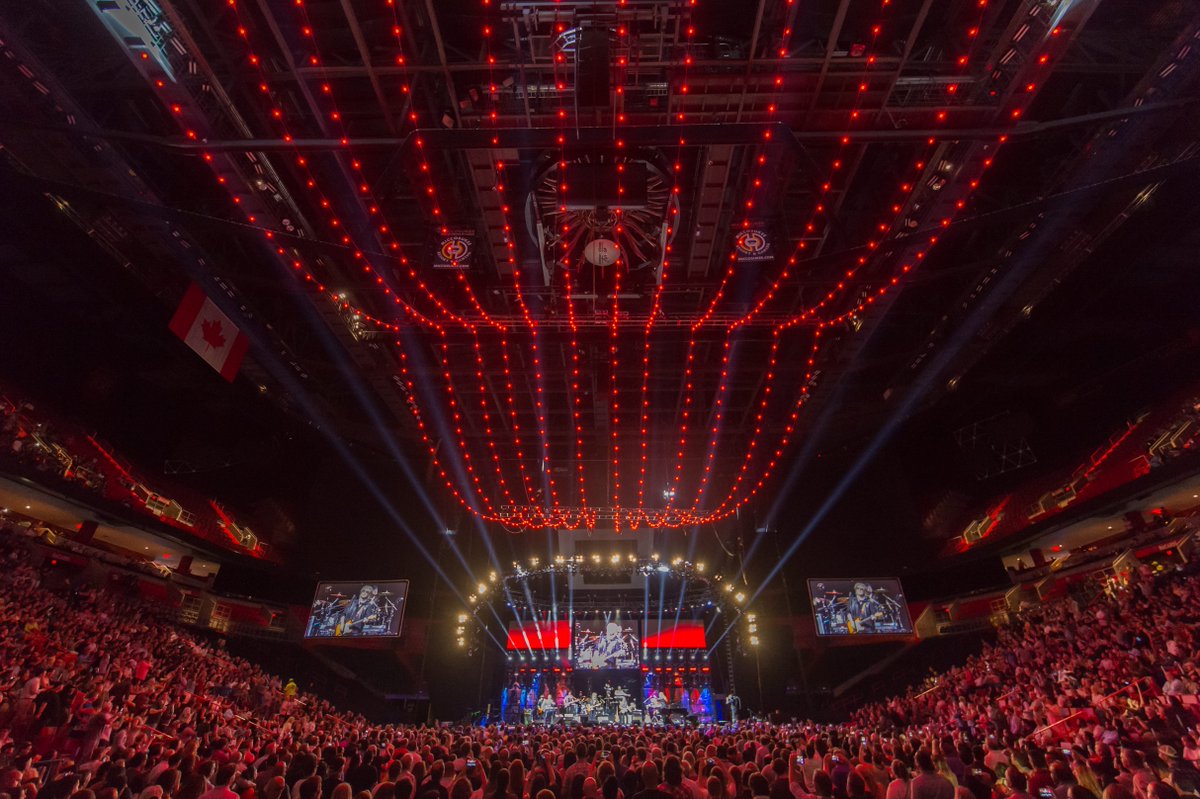 ExpMorris's tweet photo. We're sharing some of our favorite #concert moments 💥 Today we're taking a look back at @halloates 2016 tour! Reply with your favorite concert moments below ⬇️ #TourProduction #ConcertMoments @ClayPakyNews #Sharpy #Mythos @Martin_Global #MACViper @tmbworldwide #SolarisMozart https://t.co/iOEIpbFHCF