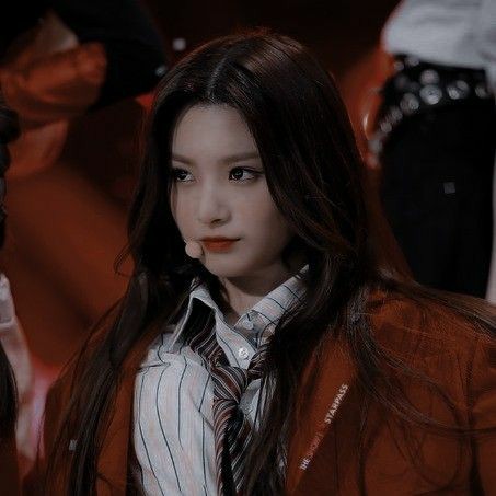 Kalo bisa mau aprilmop aja sbnernya yiren kembaran gua jingan /halu. #aprilmop #EVERGLOW_100M