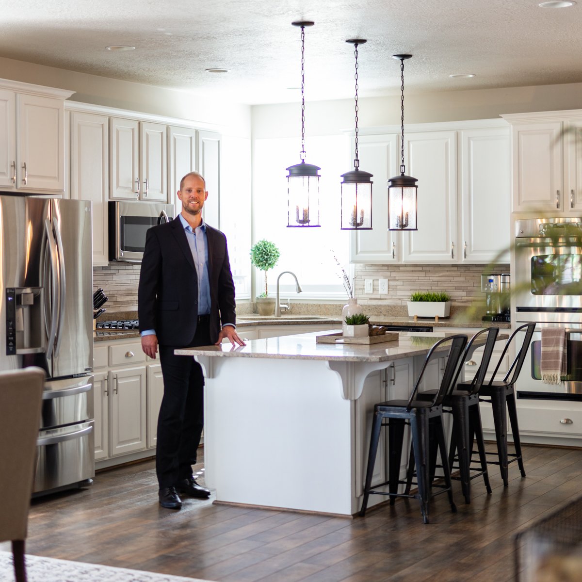 Utah_Sold_Team's tweet photo. When it comes to staging, the kitchen is the most important room in the house. Vacuum the corners, and don't leave anything in the dishwasher -- buyers will be peeking inside. https://t.co/VOqELV0DUs