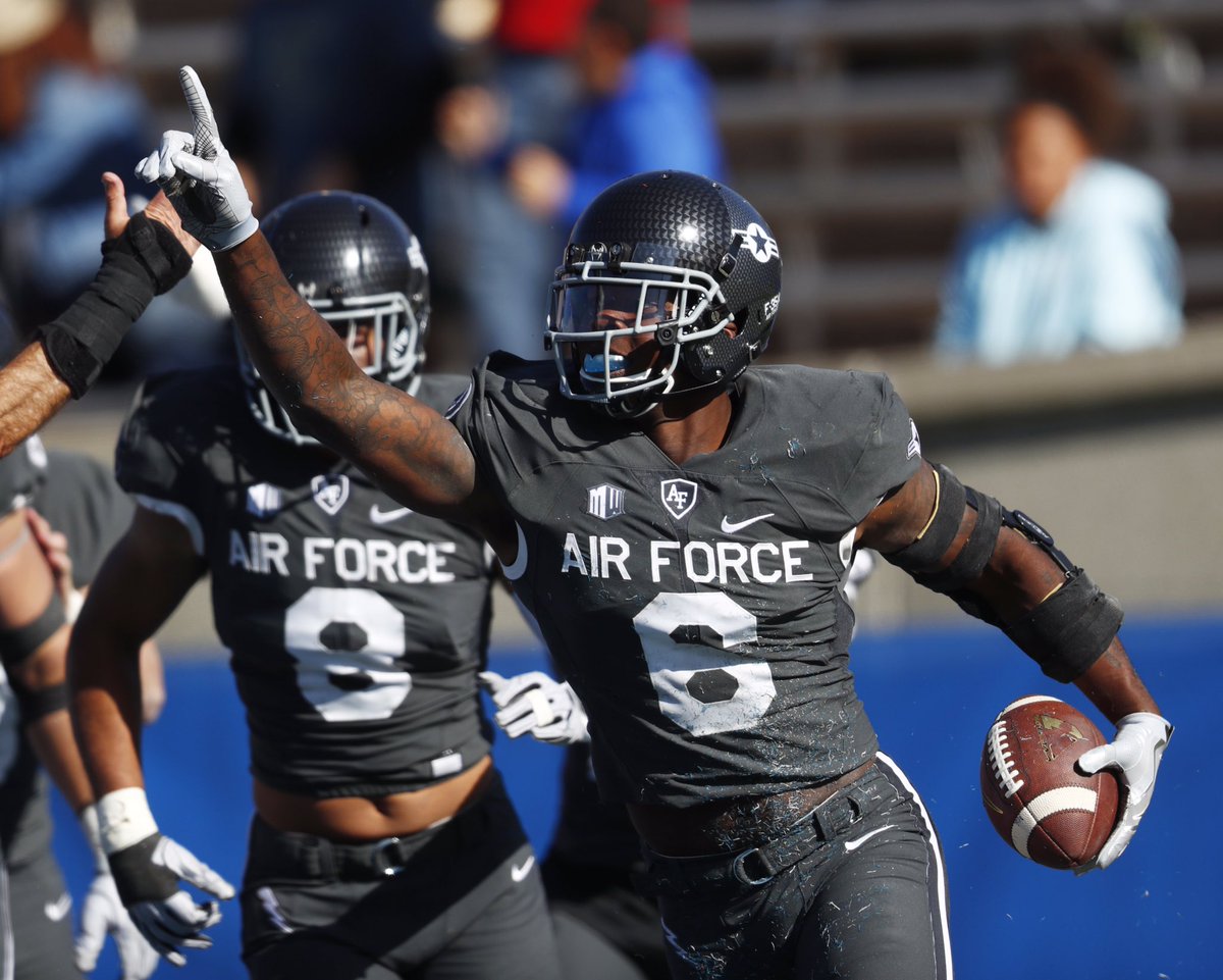 AlexanderKendin's tweet photo. After a great conversation with @Coach_Thiessen , I’m very honored to announce that I have received my first offer from @AF_Football . Thank you! @AF_FBRecruiting        @RylandSpencer       @BrandonHuffman                                    #letsfly https://t.co/keNjaF4QVA