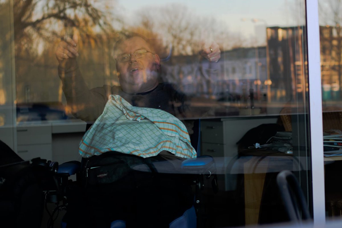 FC Den Bosch supporter <a href="/Hein85360641/">Hein Schoones</a> is rolstoel gebonden en de woongroep waarin hij woont is vanwege het Coronavirus afgesloten voor de buitenwereld.

Voor enkele M-siders een goede reden om Hein te verassen.

Divided for some time 
United all the time 
💙🤍