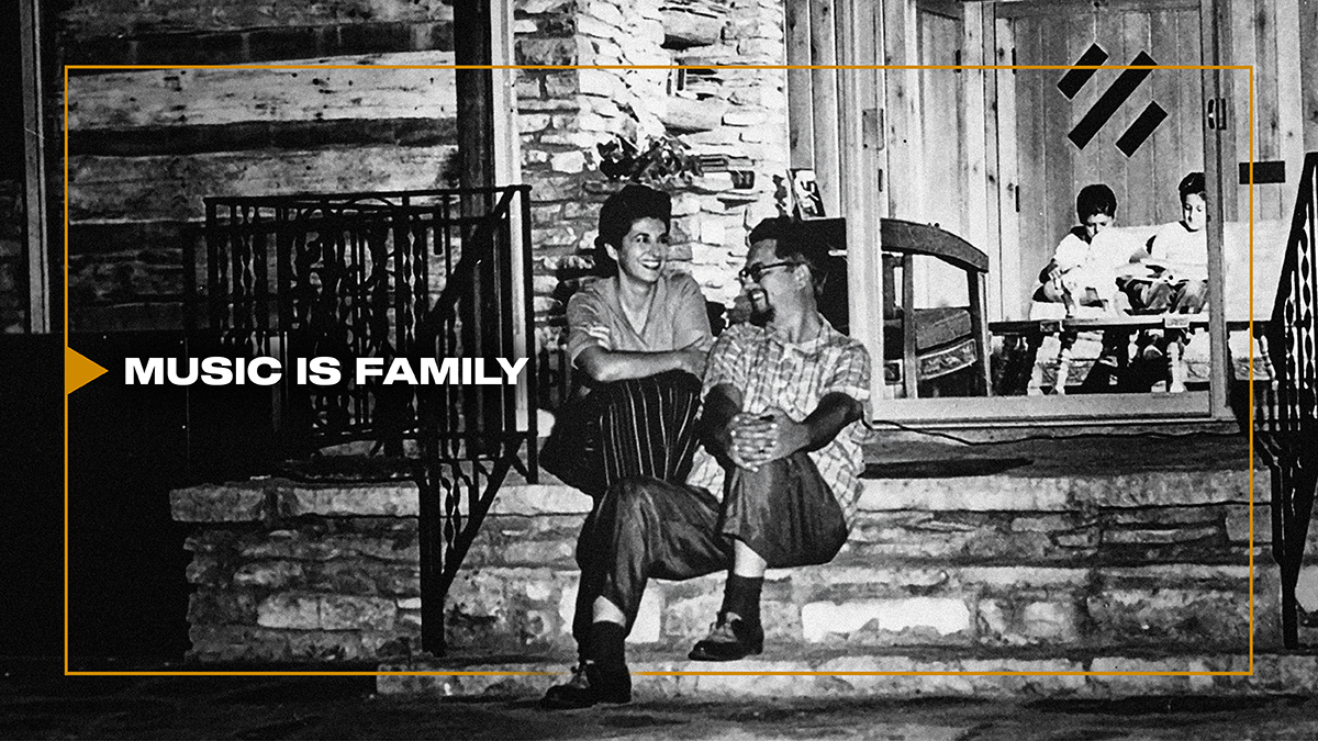 countrymusichof's tweet photo. #MusicIsFamily ▶ This week, we're highlighting how the ties that bind can be ties that build creativity. Visit our Watch &amp; Listen page to explore videos/podcast episodes that share a special familial connection: https://t.co/YaGWfi3KcH #MuseumFromHome https://t.co/MJdfEtPcEu