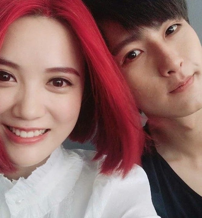 bsumbodys_light's tweet photo. 🥰💕 If there'll be another dimension of zhongji yi ban, I hope they're no longer cousins .. I ship them.. #koonerecall #zhongjiyiban #zhongjiyiban5 #lansiluo #taiyang #evanma #evan #spexial #spexialevan #koone #echo #autodesksketchbookpro #autodesksketchbook #art #lineart #fan https://t.co/r6eV3RsH50
