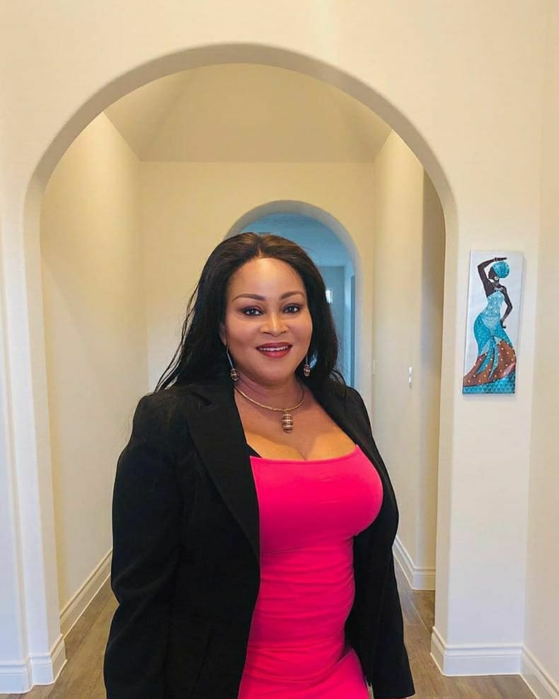 waplimited's tweet photo. Hurray! 🍾
Veteran actor, and content producer, Bukky Wright is plus one today!
Our prayer is that she will continue to find reasons to celebrate and be happy always. 🥳
Fam, raise your glasses 🥂 as we wish her a resounding happy birthday.
#birthday #bukkywright #COVID19 https://t.co/A98mBPbBgm