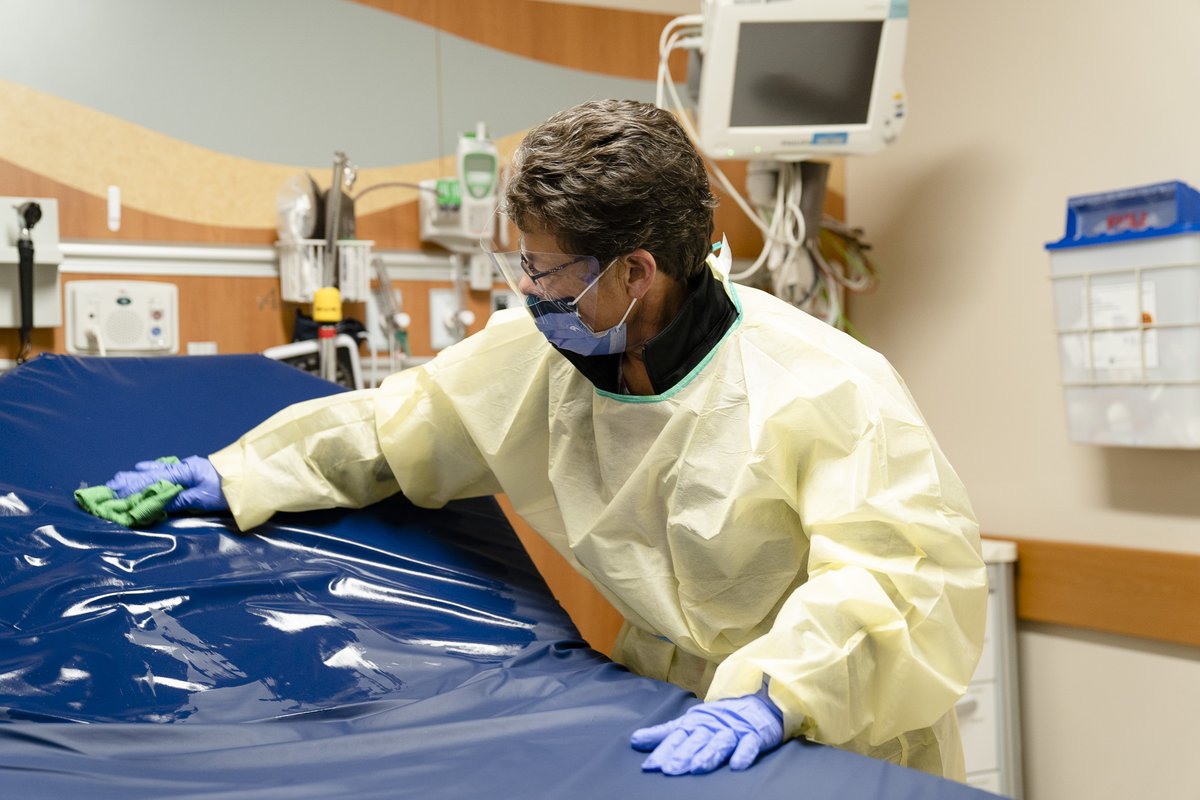 A special THANK YOU to our Environmental Services Team who are cleaning and disinfecting all surfaces in the hospital! We could not get through this without you. ❤️
#AllHandsOnDeck #HeartfeltThanksforGBGH #covid19

gbghf.ca/heartfeltthank…