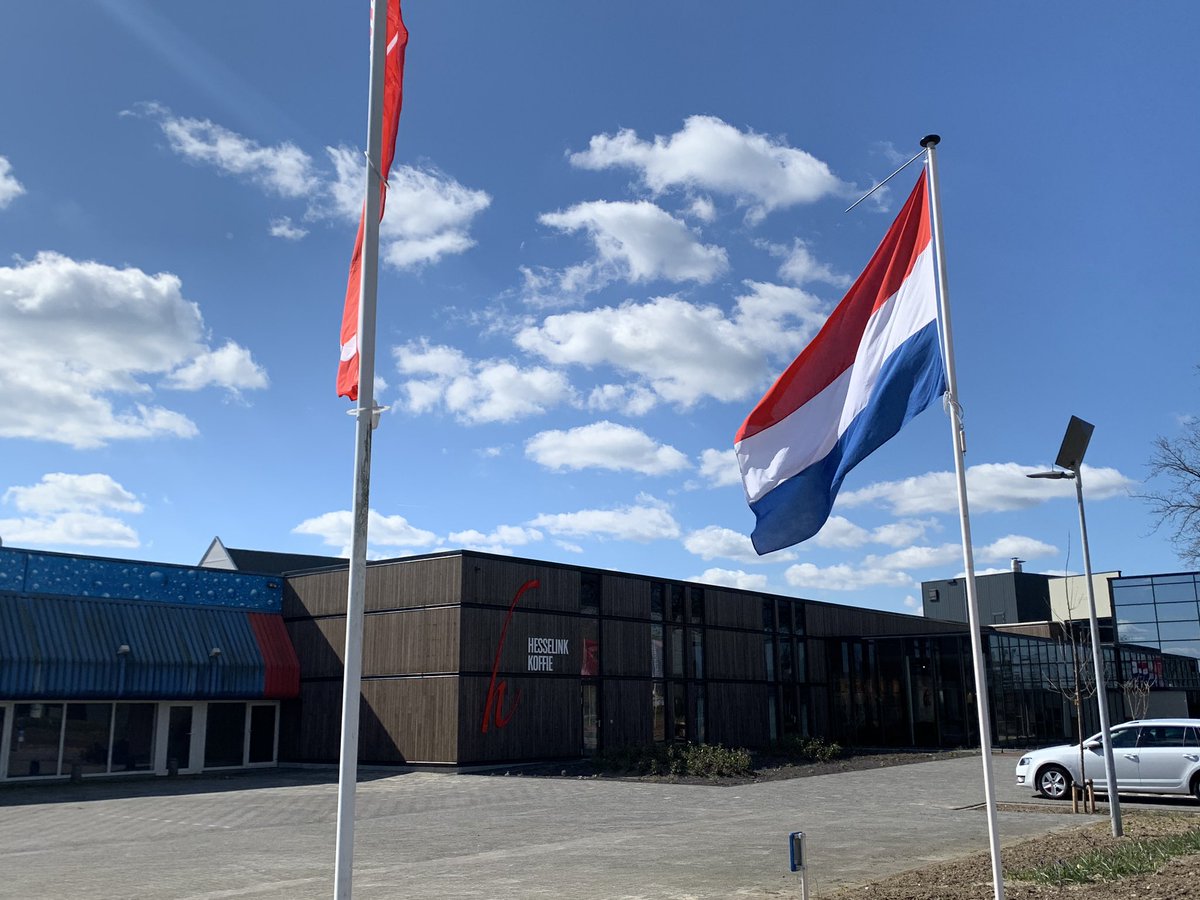 Ook bij ons hangt vandaag de vlag uit om 75 jaar bevrijding van Winterswijk te vieren!🇧🇶 Door de coronacrisis voelen we hoe belangrijk vrijheid is. Wij hopen daarom binnenkort ook te vieren dat we bevrijd zijn van het coronavirus in ons land. #trots op  #Nederland