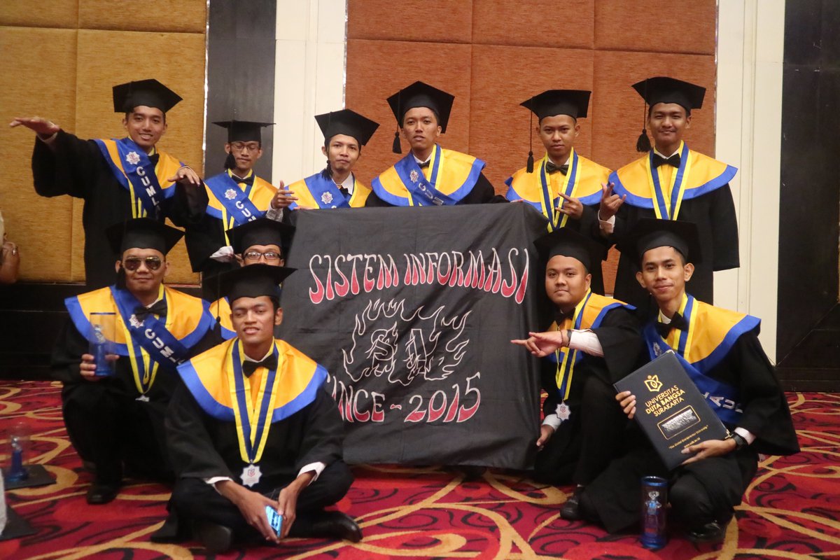SIASATU15's tweet photo. Latepost , Wisuda Universitas Duta Bangsa Surakarta 15 Oktober 2019. #universitasdutabangsa #dubasolo https://t.co/U4FpMCdrSb