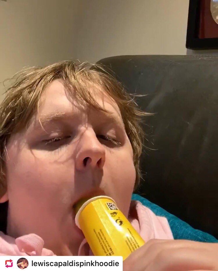 YGWhitburn's tweet photo. credit: @lewiscapaldispinkhoodie...on Instagram 31.3.2020 xx
 All I’ve been doing this quarantine: laying down and eating 
#LewisCapaldi #lewiscapaldispinkhoodie #lewis #capaldi #pink #hoodie #pieute https://t.co/7m5EZu2SnA
