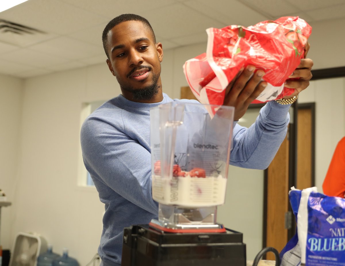HoosSchool's tweet photo. Using this recipe if @DariusJennings_ was making a banana berry smoothie for all 53 players on his NFL team how many bananas would he need?
- 2 whole bananas
- 4 cups mixed berries
- 2 cups plain yogurt
- 1/4 cup honey
- 1 cup ice
- 1 cup OJ or milk
Makes 4 servings #GoHoos https://t.co/O1huj2N4I5
