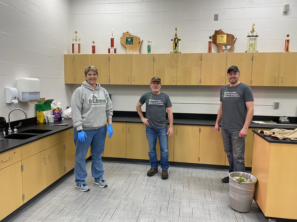 DCESeniorHigh's tweet photo. Got another crew ready to harvest and transplant lettuce for our community. #weareone #everestpride https://t.co/dnANQcq8ZQ