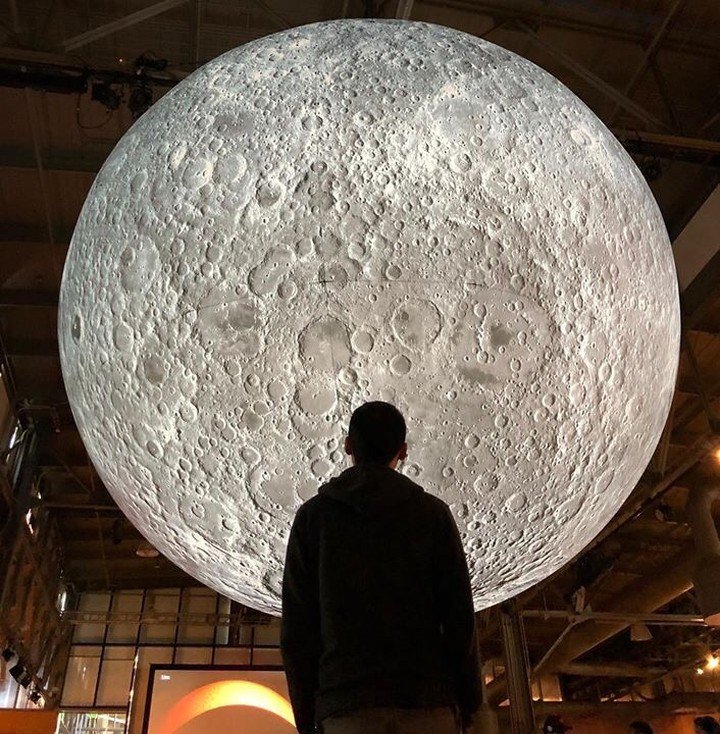 exploratorium's tweet photo. Celebrate the moon with the Exploratorium by keeping a #MoonJournal starting April 1, and check back daily for creative prompts & fun factoids leading up to the April 7 #SuperMoon 🌝
Simply grab a notebook & pick a time in the evening to draw the moon daily! Happy moon gazing! https://t.co/3m0H5vMLnF
