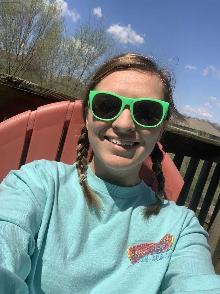 When it is beach day you have to Canvas Conference out in the sun!!🌞🌞#SPSatHome <a href="/SpsTruman/">SPS Truman</a>