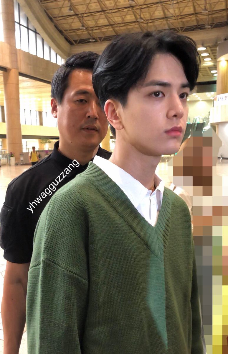yhwagguzzang's tweet photo. 지나가던 아저���도 멈춰서 쳐다보는 #영훈 얼굴 https://t.co/ZaAX6SZ0Qq