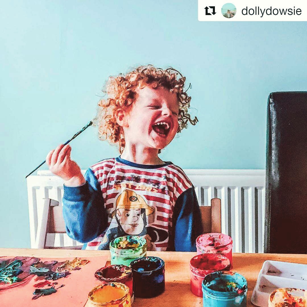 Pure & utter joy at the most simplest of things is what life is all about ✨

#Repost @dollydowsie
Hashfriends: #themagicineveryday #painting #childcreation #artlover🎨 #artist #skullyandfriends #positiveenergy