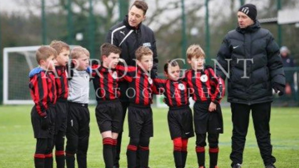 Blunty6's tweet photo. Challenge accepted @HawkwellGreenU7
Once you are nominated you have 24 hours to respond or you donate £20 to local charity. You need to nominate 4 coaches and post a picture of you coaching! I nominate @c_sims7 @Phor14 @Searchy10 @garry_pond https://t.co/D7dZ4OzTuC