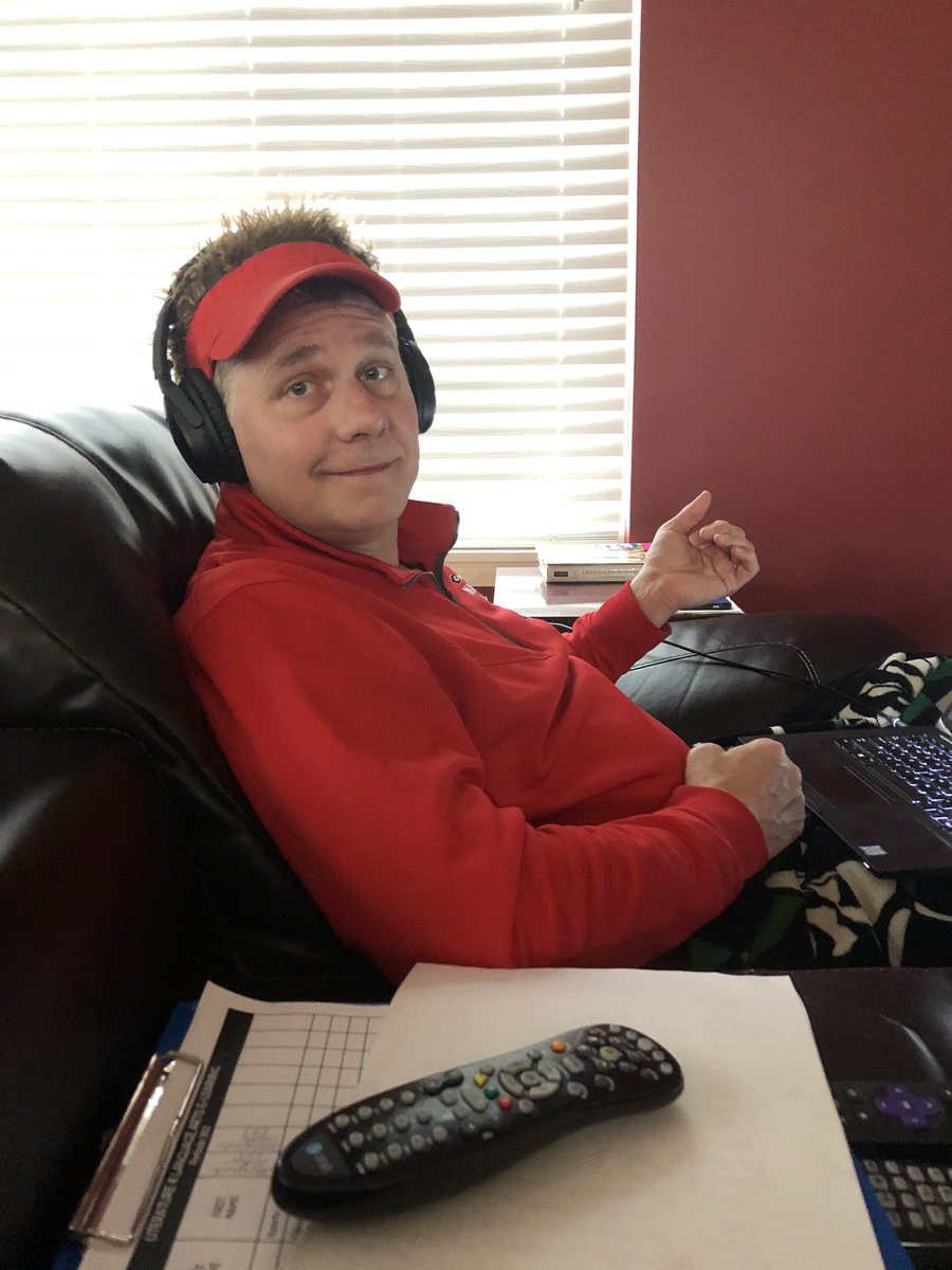 nviscioni_lzmss's tweet photo. Grateful for my elearning buddies; even if one of them insists on playing air guitar 🎸and wearing weird hats💂🏻 all day, everyday. @TeamViscioni @melanieviscioni 🦥 https://t.co/XQbJq4FUDs