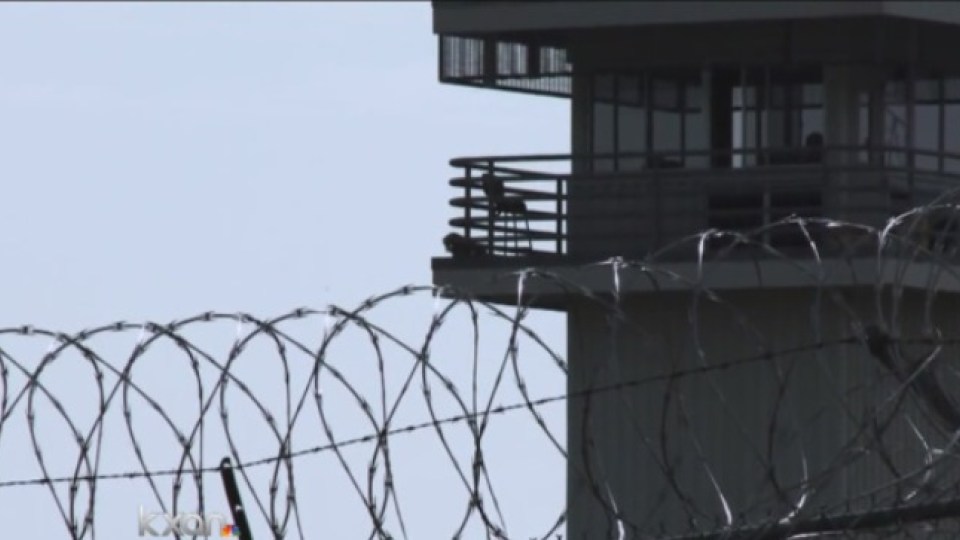 KXAN_News's tweet photo. #Texas prisoners suing for soap, hand sanitizer, more frequent cleaning and social distancing measures https://t.co/e8EUwcAYh2 https://t.co/0XzZPRivV1