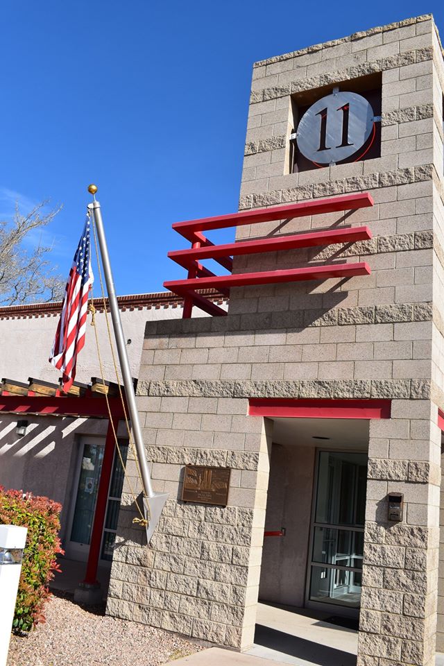 nmvic's tweet photo. We're showing our support to our local AFR Station by thanking them with some donuts from Rise + Roast (a locally owned business). Thank to you both for everything you do for our communities. #VICGiving #VICtoryCheer #AllTogetherNewMexico #albuquerque https://t.co/uEz2Www6IN