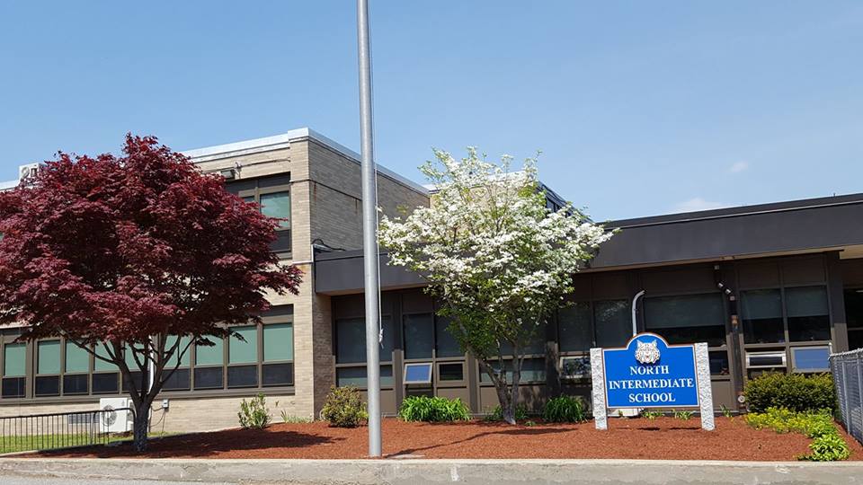 NorthWilm's tweet photo. It is a LOVELY DAY! Please get outside and enjoy some fresh air! We miss you!  From The North! I actually wish I were doing car rider duty right now!  #schoolspirit #WildcatCircleofValues https://t.co/8Mjm81fy6b https://t.co/G6kOjaAPXi