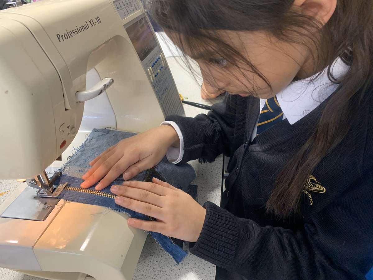FashionDSClub's tweet photo. “I learnt how to sew on a zip at Fashion Club.” 🧵💙✂️ 

#denim #recycleddenim #pencilcase #machinesewing #fashion #style #upcycling #upcycle #upcycledclothing #creative #design #fun #creativekids #makeyourownclothes #weybridge #surrey #surreyschools #schoolclub #surreychildren https://t.co/YMJtTUjCIo