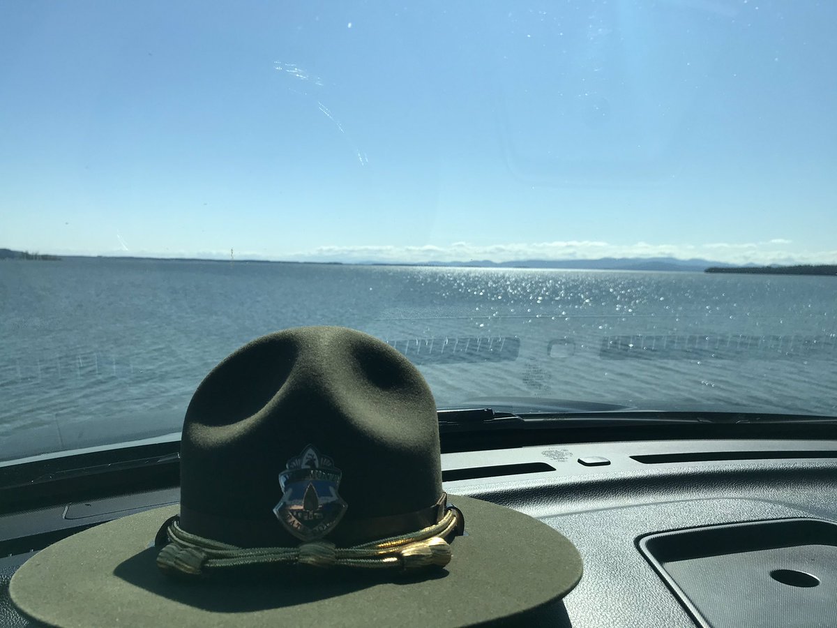 VTgarryscott's tweet photo. Today’s office. #DoingMyPart #SocialDistancing #COVID19 #VSPisHiring #ReadyForThisToBeOver @VTStatePolice https://t.co/4P2O6WIkul