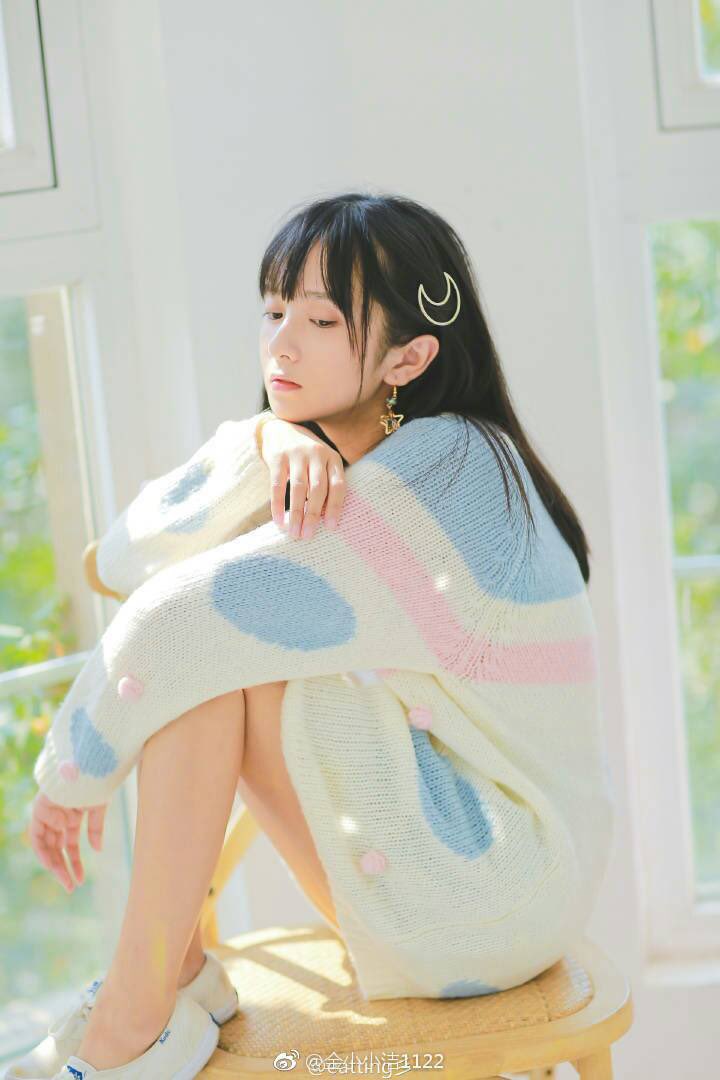 FOR_JIAQI's tweet photo. ชื่อจริง : 厉嘉琪(ลี่เจียฉี)
ชื่อเล่น : 小鱼(เสี่ยวหยู แปลว่า ปลาน้อย)
ชื่ออื่นๆ: Nicky
น้ำหนัก : 45
ส่วนสูง : 164
ราศีกันย์
เกิดวันที่ 28 สิงหาคม 1997 เมืองหางโจว มณฑลเจ้อเจียง
จบจากมหาลัย上海视觉艺术学院
อยู่สังกัด上海飞宝文化传媒公司

#ลี่เจียฉี #LiJiaQi #厉嘉琪 https://t.co/DdrmbYqAca