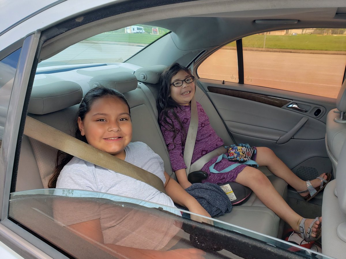 VenturiMrs's tweet photo. It made my heart so happy ❤😃 to see some of my kids today while delivering school work and supplies! @DeerCreekElem https://t.co/UmdLzPluZP