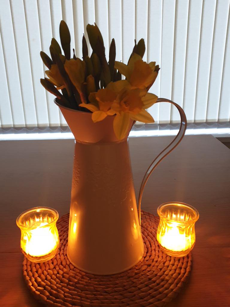 LesleyJayne437's tweet photo. Some daffs 💐and candles⭐ for my sisters birthday couldnt go to crem to place so pride of place here instead miss you loads x #takentosoon #neededmoretime #neededyouhere ❤ https://t.co/orUpTZrsHC